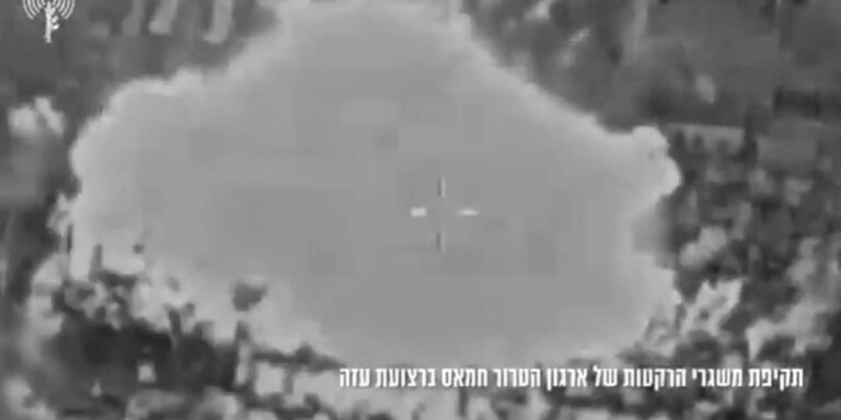 israil-yemende-baskanlik-sarayini-bombaladi-iNwpLH71.jpg
