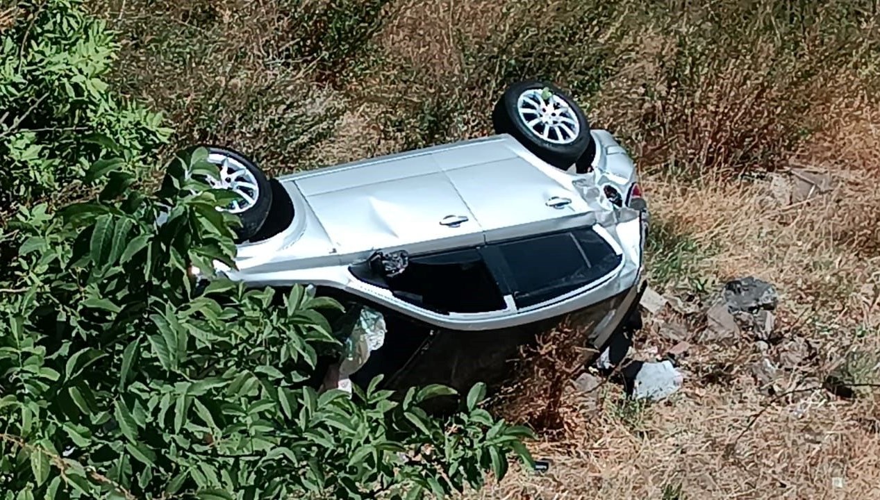 bitliste otomobil duvardan dustu plKVa7bg