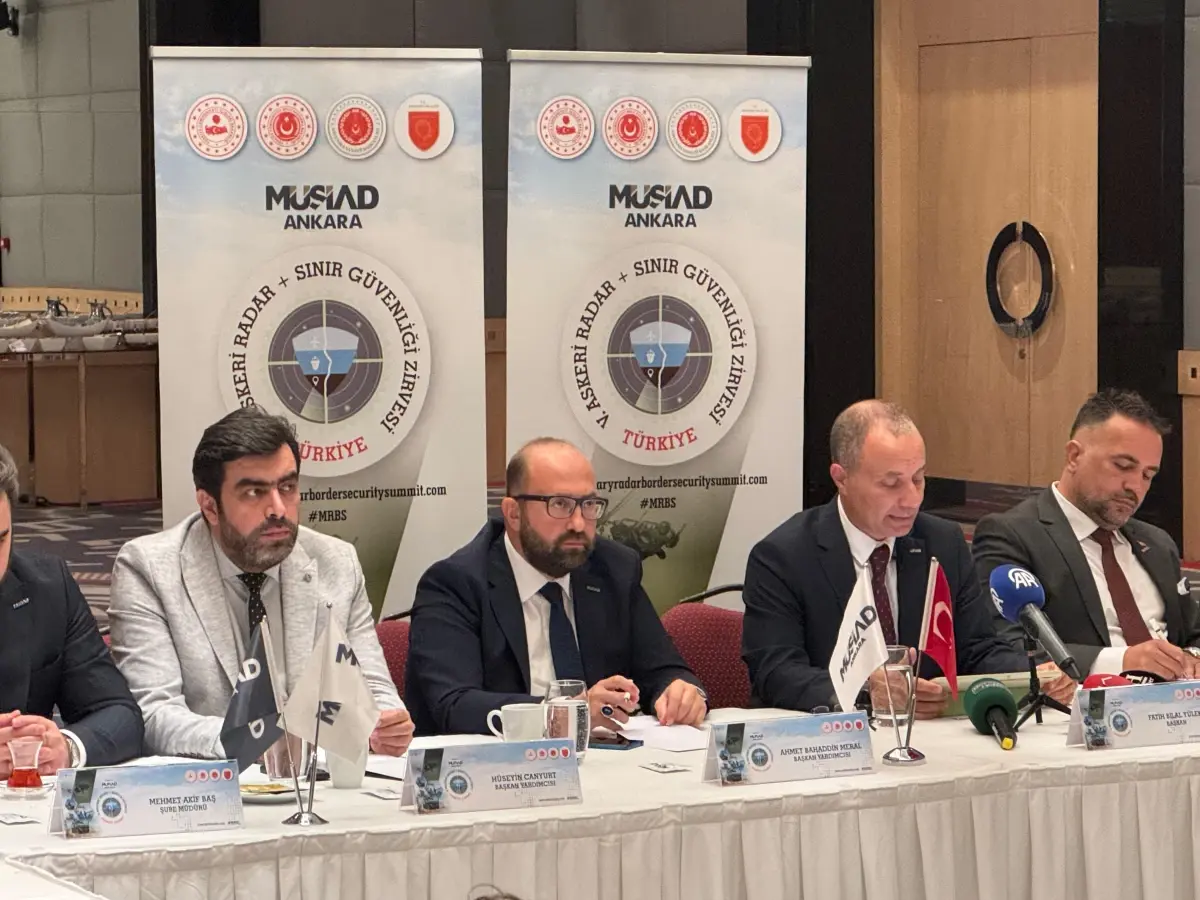 savunma zirvesinde 1800 katilimci AHGGC5tw