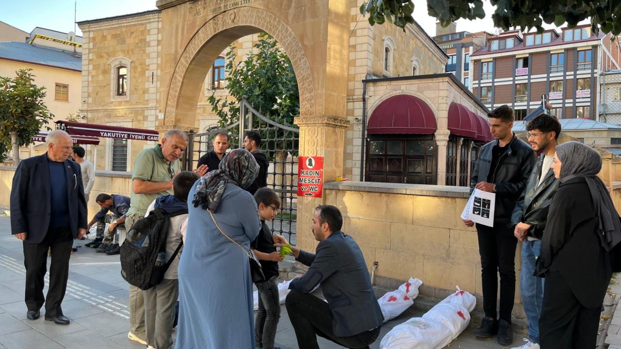 bayburtta universite ogrencilerinden anlamli tepki ri5ejaMS