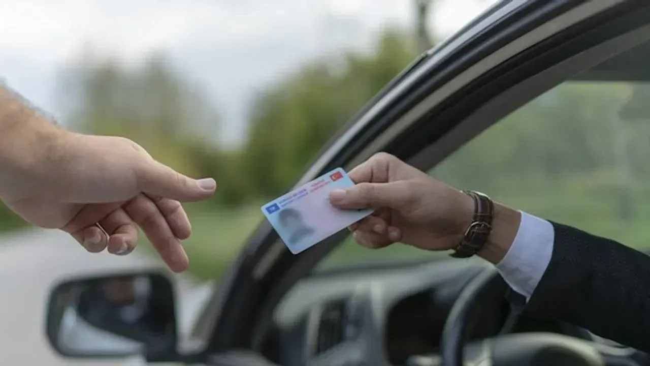 Ehliyet sahiplerine kritik tarih uyarısı! Yapmayanların ehliyeti geçersiz sayılacak