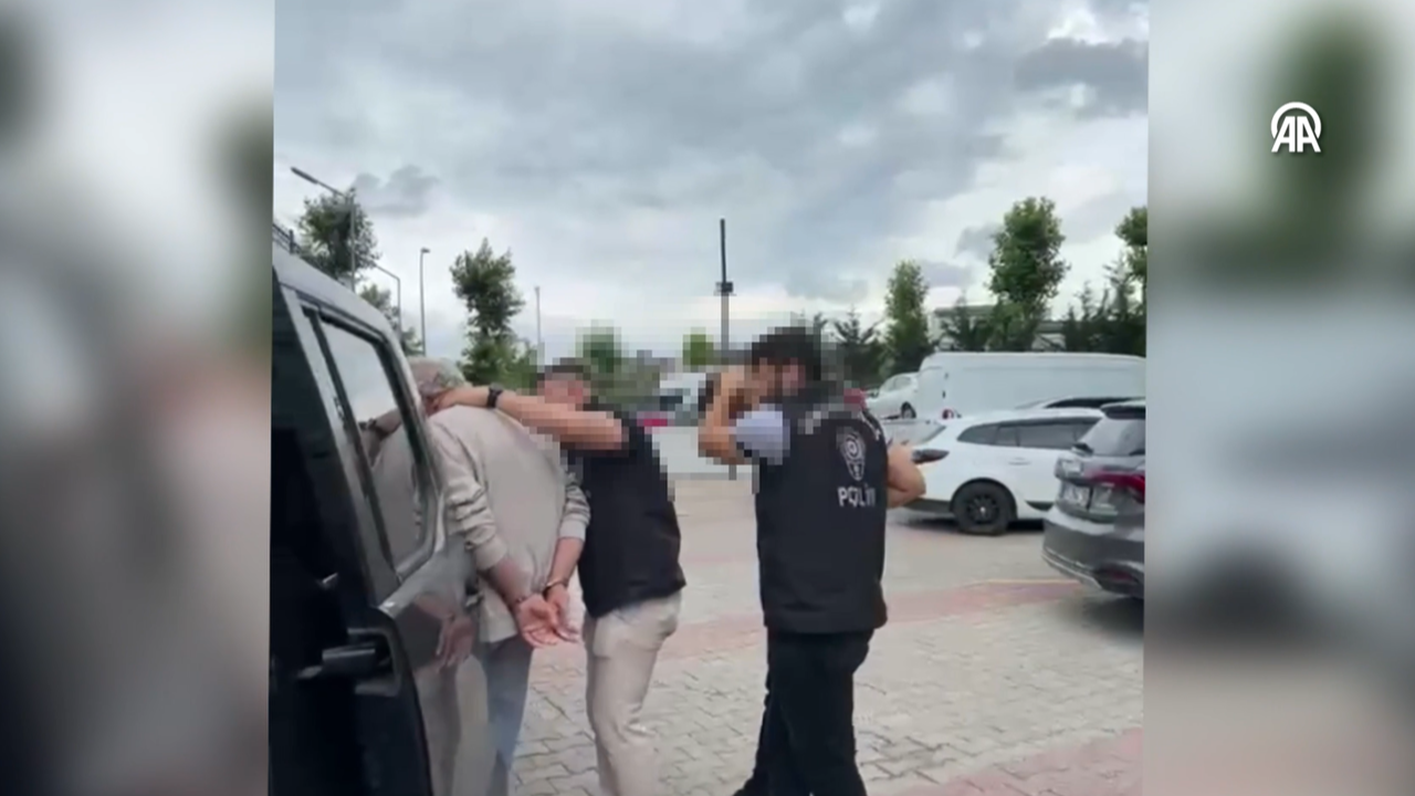 Polisin üzerine araç sürdü, evinden tabanca çıktı: Sancaktepe’de uyuşturucu operasyonu Img