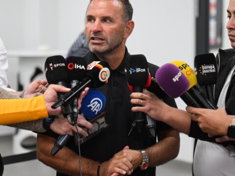Okan buruk oyuncusuna rest cekti sana ihtiyacim var gidemezsin lX8DYBN7